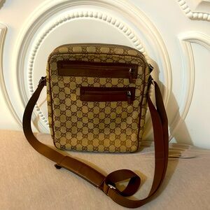 Gucci crossbody beige
